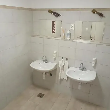 Vendeghaz * Alsóörs